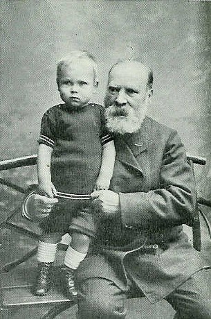 Evald Tang Kristensen og snnen Johannes Evald, fdt 3. juledag 1906.