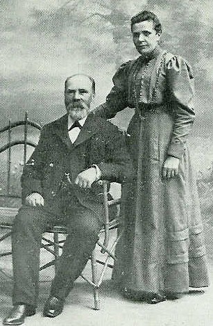 Evald Tang Kristensen og hans tredje kone, Marie Jensen Huus, 1905, kort efter de er blevet gift.
